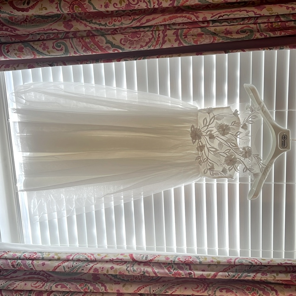 Size 7 white tulle flower girl or communion dress. GUC